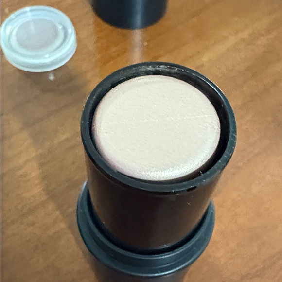 Focallure Face Highlighter - Never Used - Picture 7 of 7